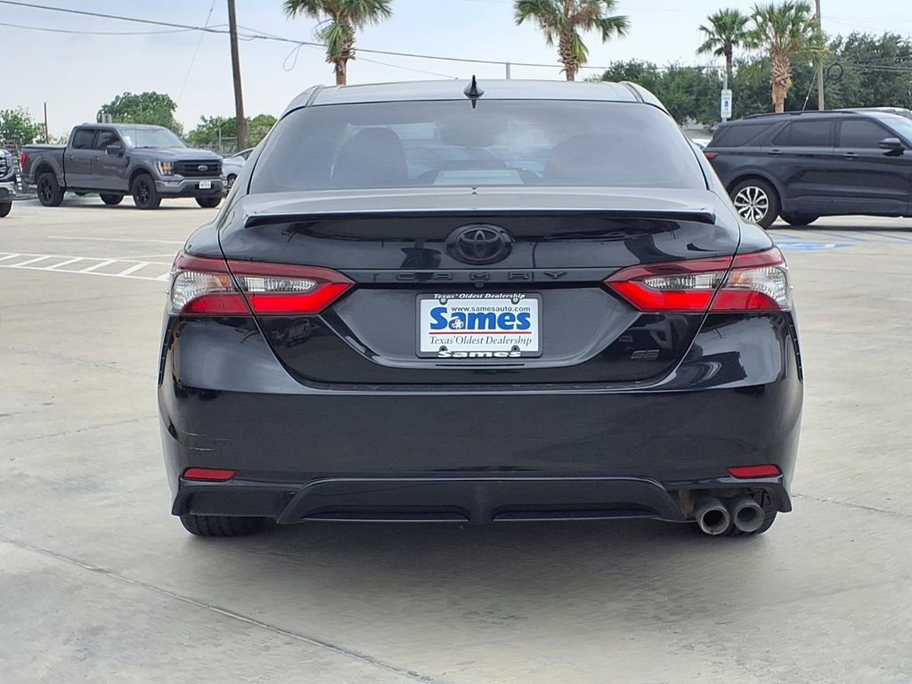 Used 2022 Toyota Camry SE FWD image 7