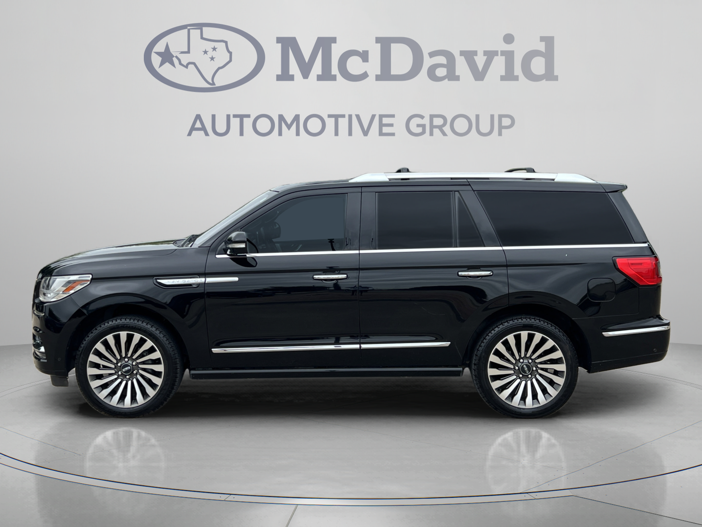 Used 2018 Lincoln Navigator Reserve w/ Technology Package AWD/4WD image 4