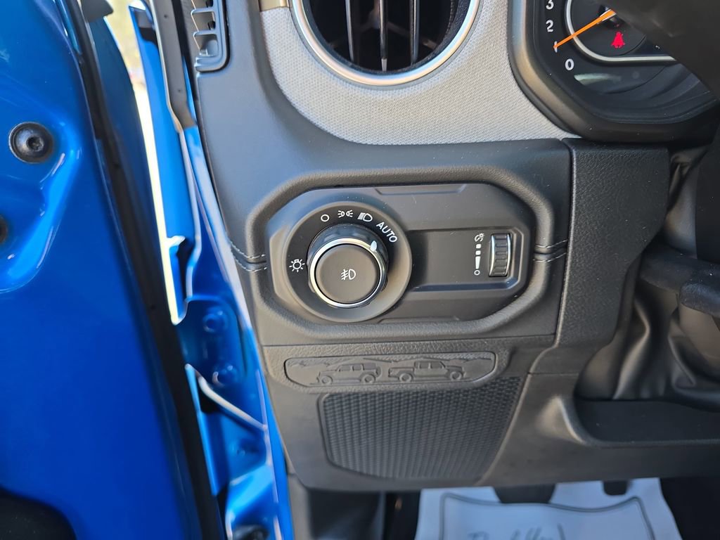 Used 2024 Jeep Wrangler Sahara image 30