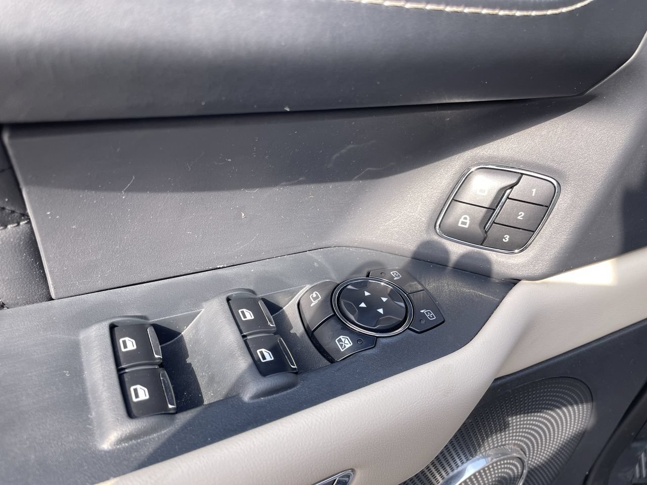Used 2023 Ford Expedition Max Platinum AWD/4WD image 3