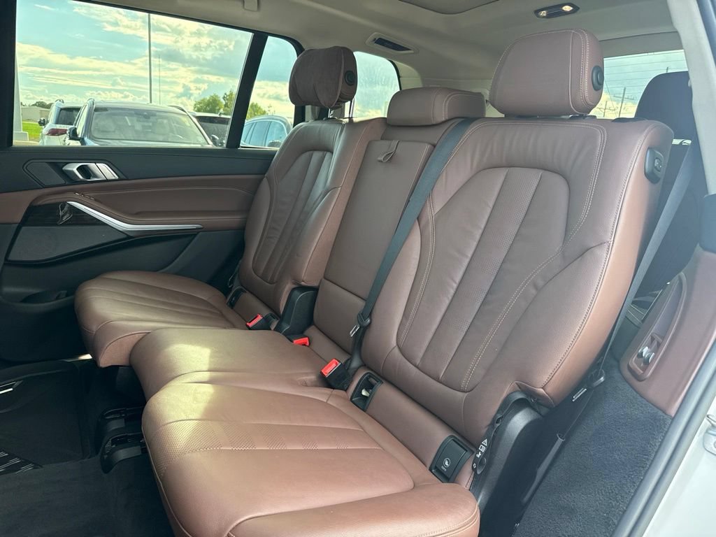 Used 2020 BMW X7 xDrive40i w/ Premium Package AWD/4WD image 23