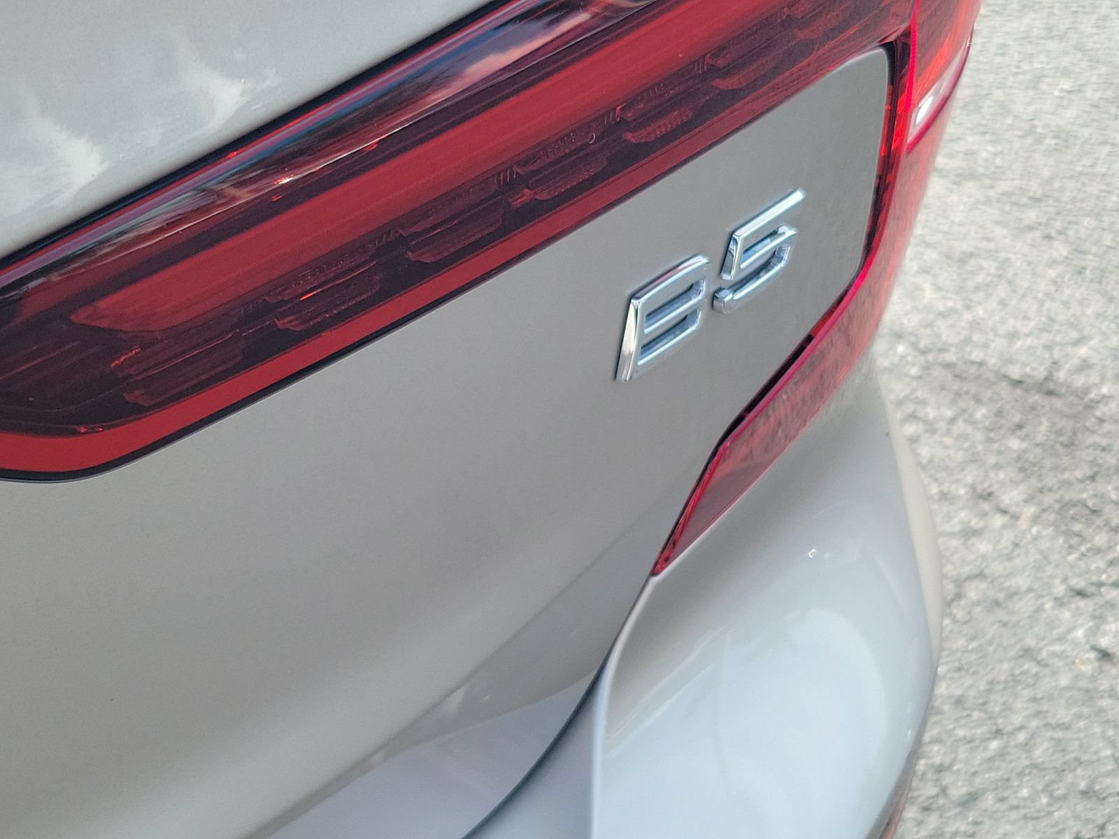 Used 2024 Volvo S60 B5 Core FWD image 9