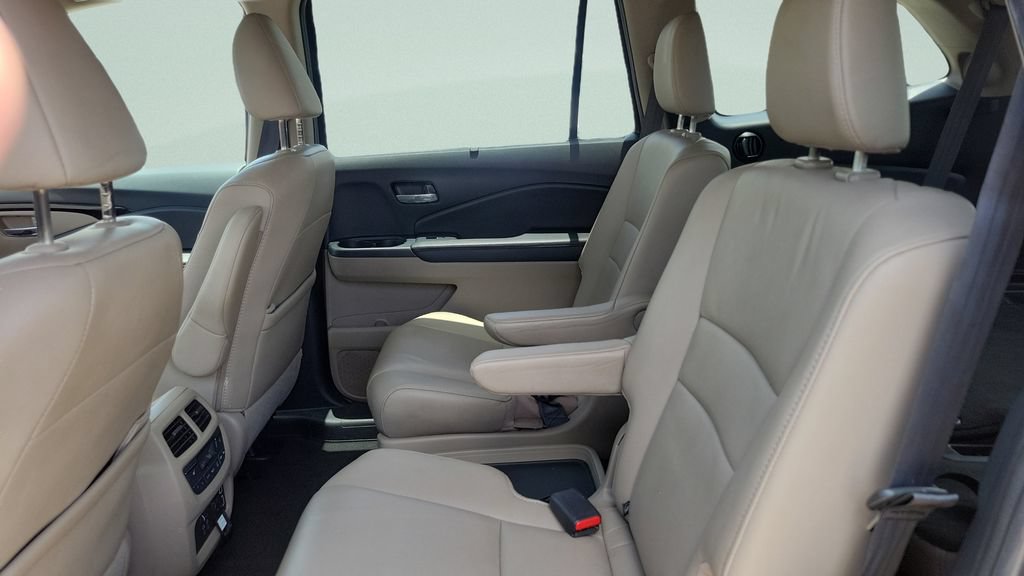 Used 2021 Honda Pilot Touring image 10