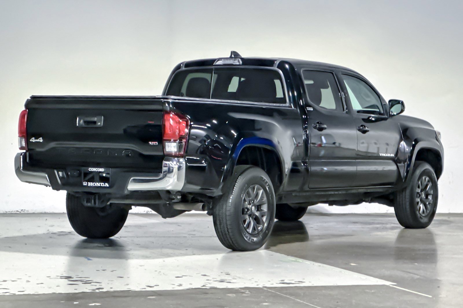 Used 2021 Toyota Tacoma SR5 AWD/4WD image 8