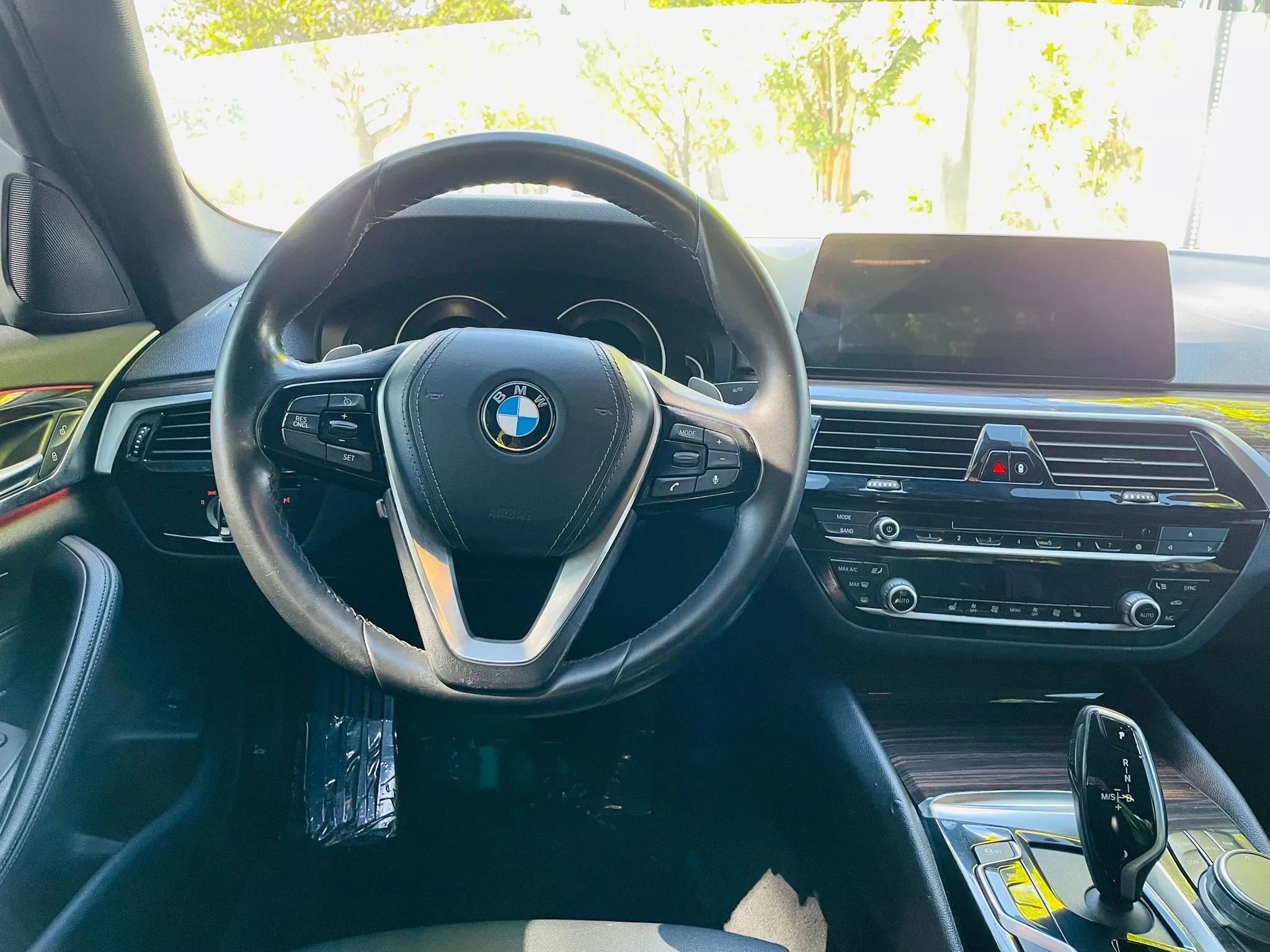 Used 2019 BMW 530i w/ Convenience Package image 12