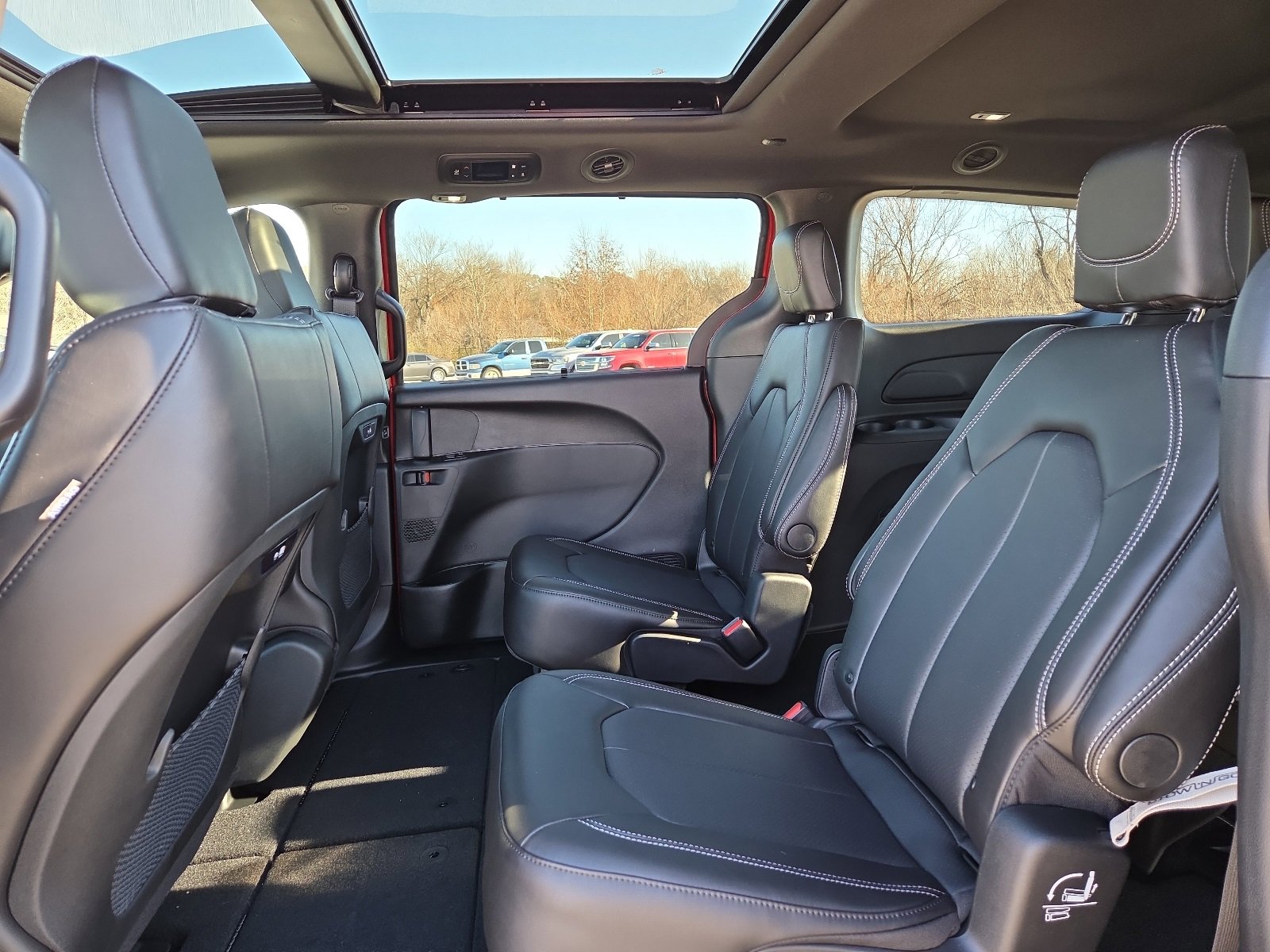 New 2026 Chrysler Pacifica Select w/ S Appearance Package image 11