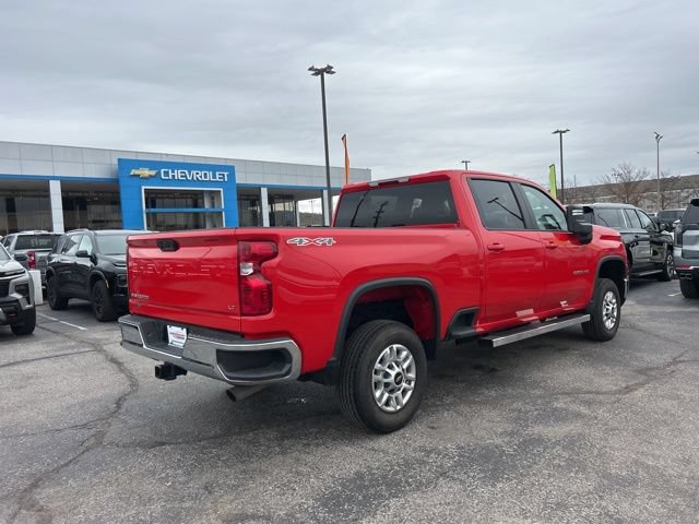 Used 2024 Chevrolet Silverado 2500 LT AWD/4WD image 3
