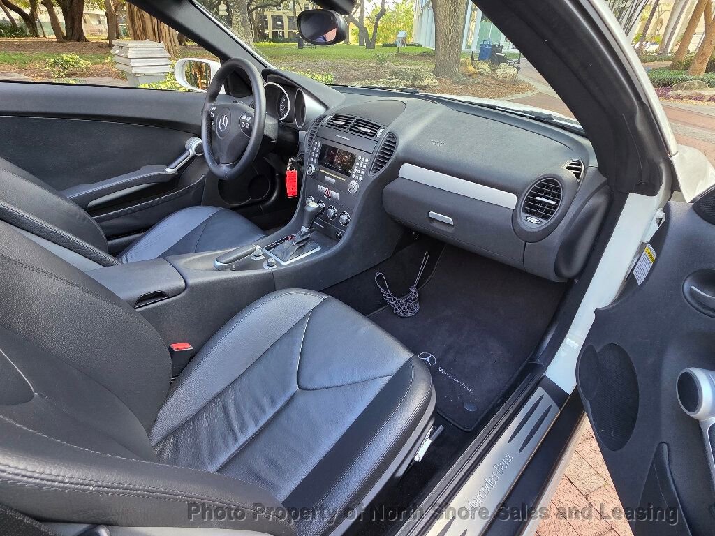 Used 2005 Mercedes-Benz SLK 350 Movie Star image 51