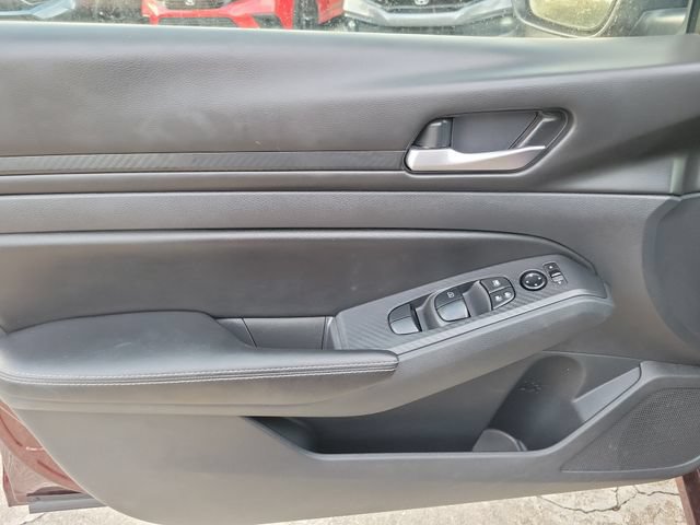 Used 2024 Nissan Altima 2.5 SV FWD image 12