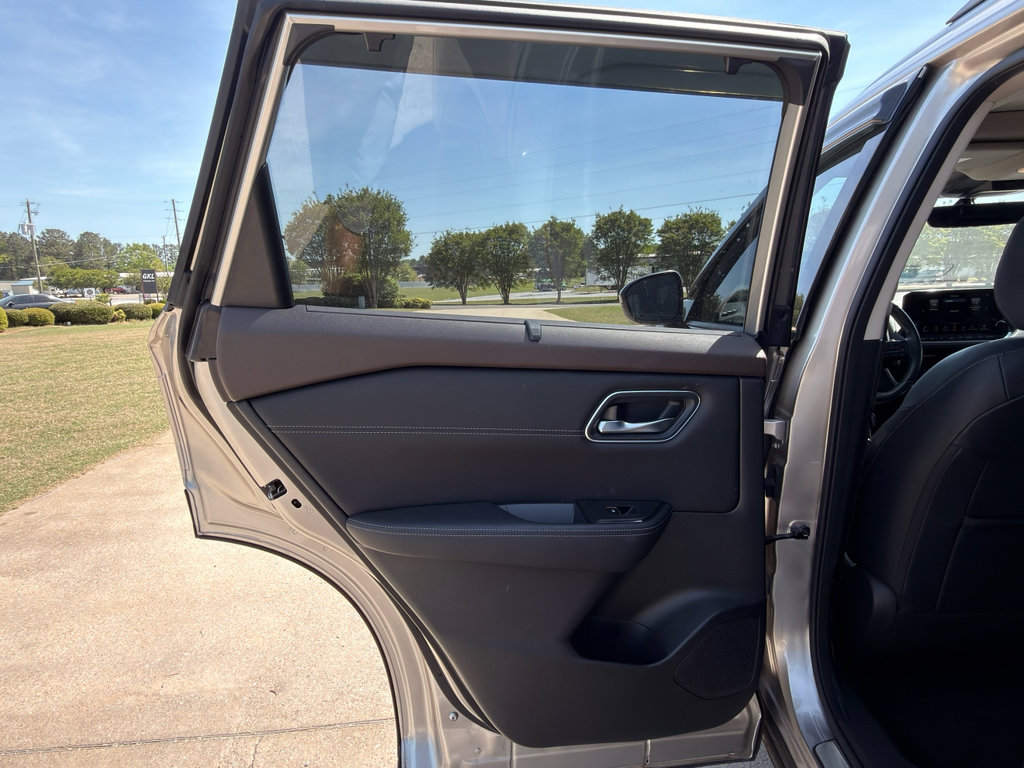 Certified 2023 Nissan Rogue Platinum w/ Platinum Premium Package image 19