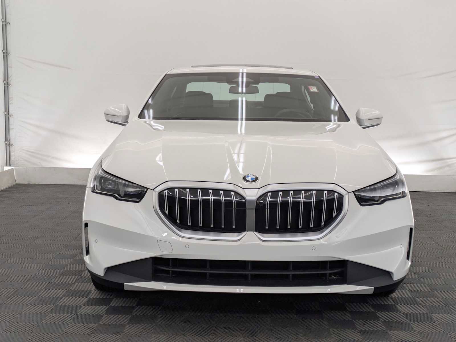 Used 2025 BMW 530i xDrive w/ Premium Package AWD/4WD image 9