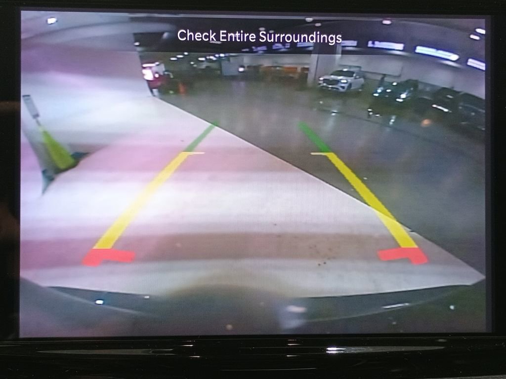 Used 2023 Chrysler Pacifica Touring-L image 19