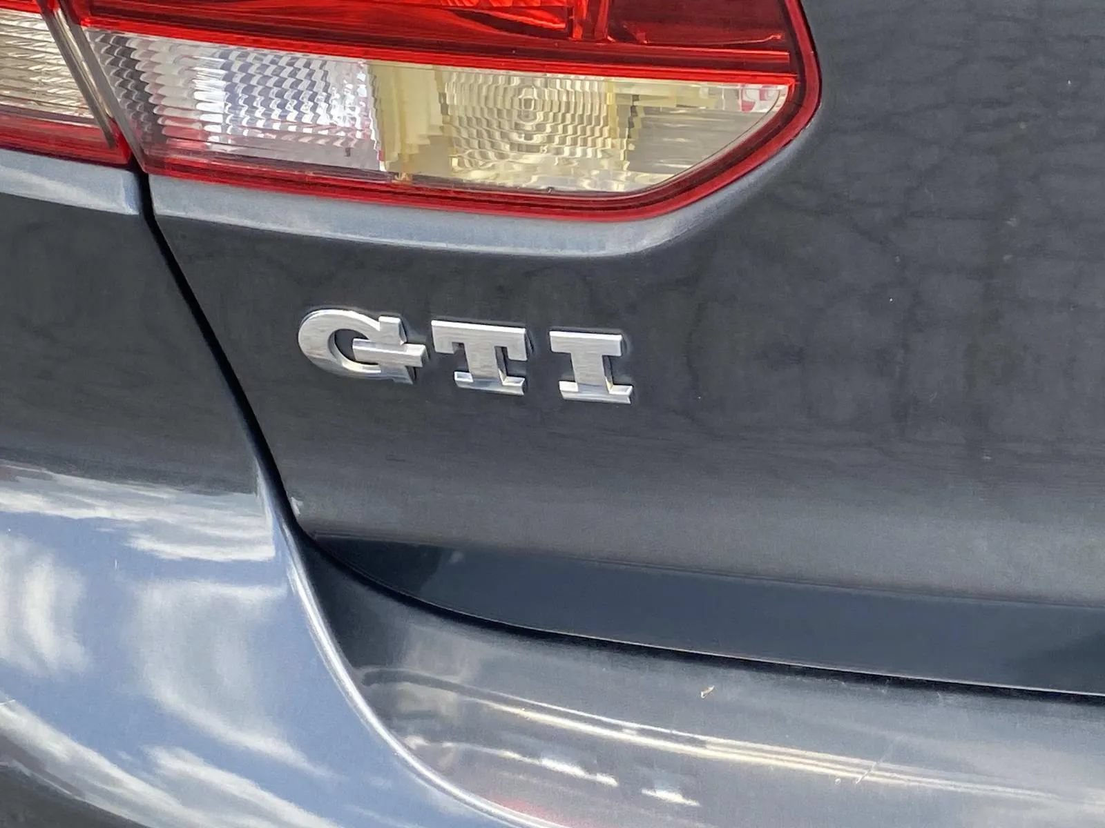 Used 2010 Volkswagen GTI 4-Door FWD image 8