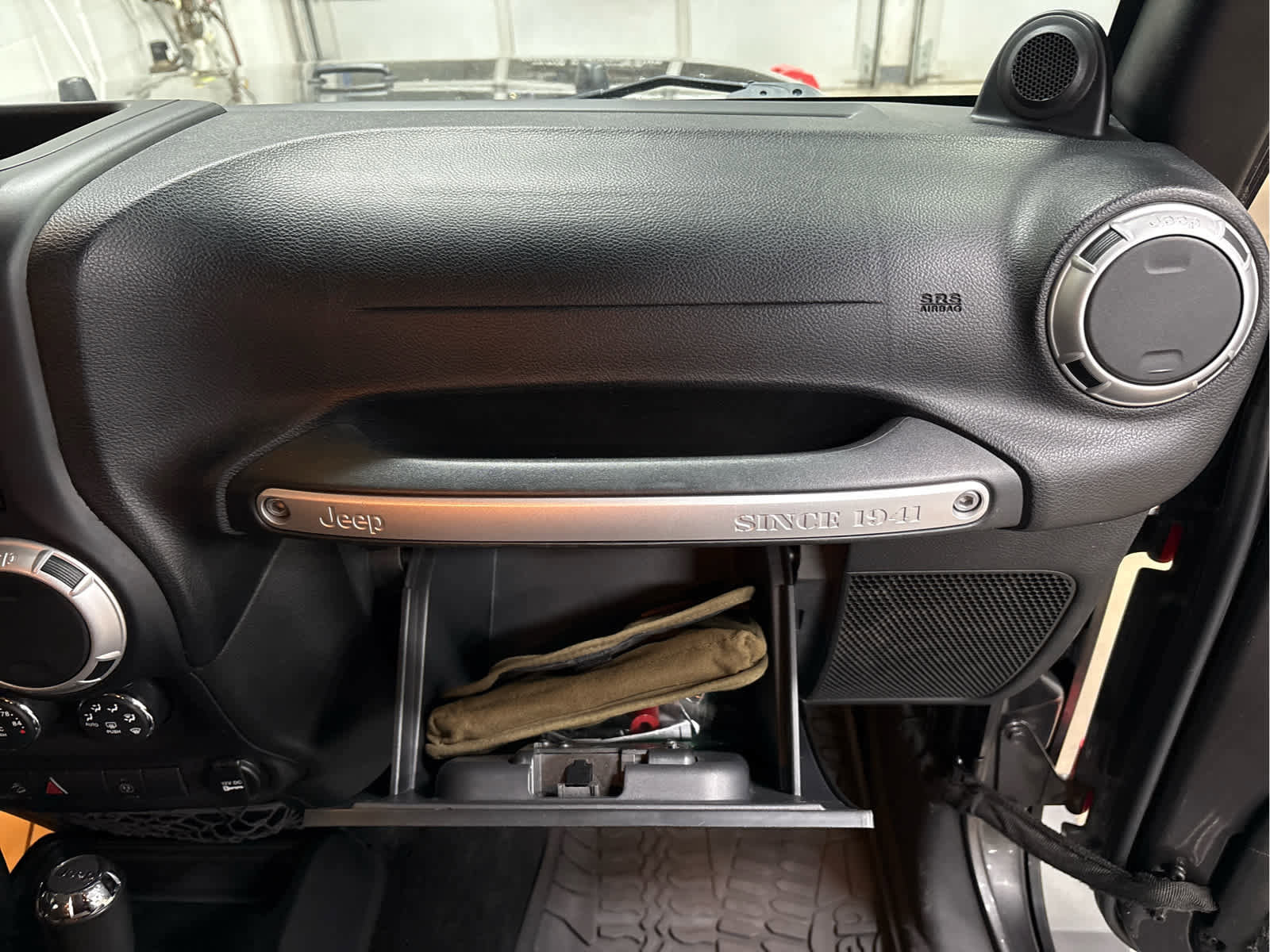 Used 2014 Jeep Wrangler Unlimited Sahara w/ Connectivity Group image 19