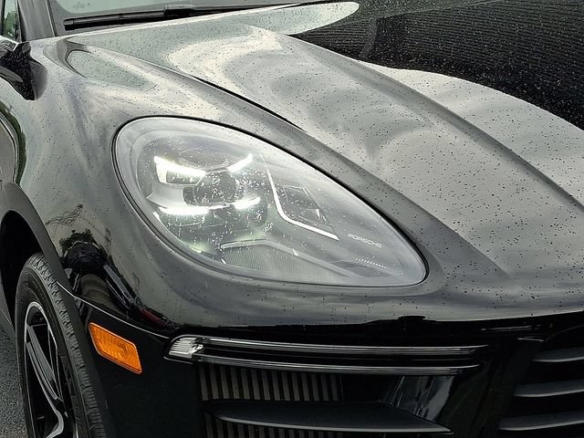 Certified 2021 Porsche Macan Turbo AWD/4WD image 11