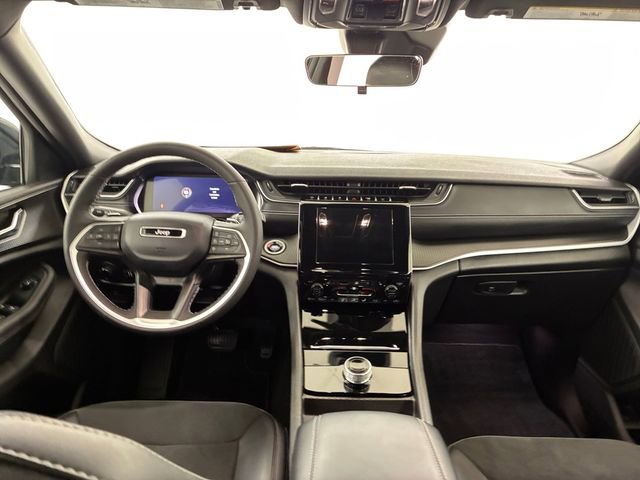 Used 2025 Jeep Grand Cherokee Altitude AWD/4WD image 20
