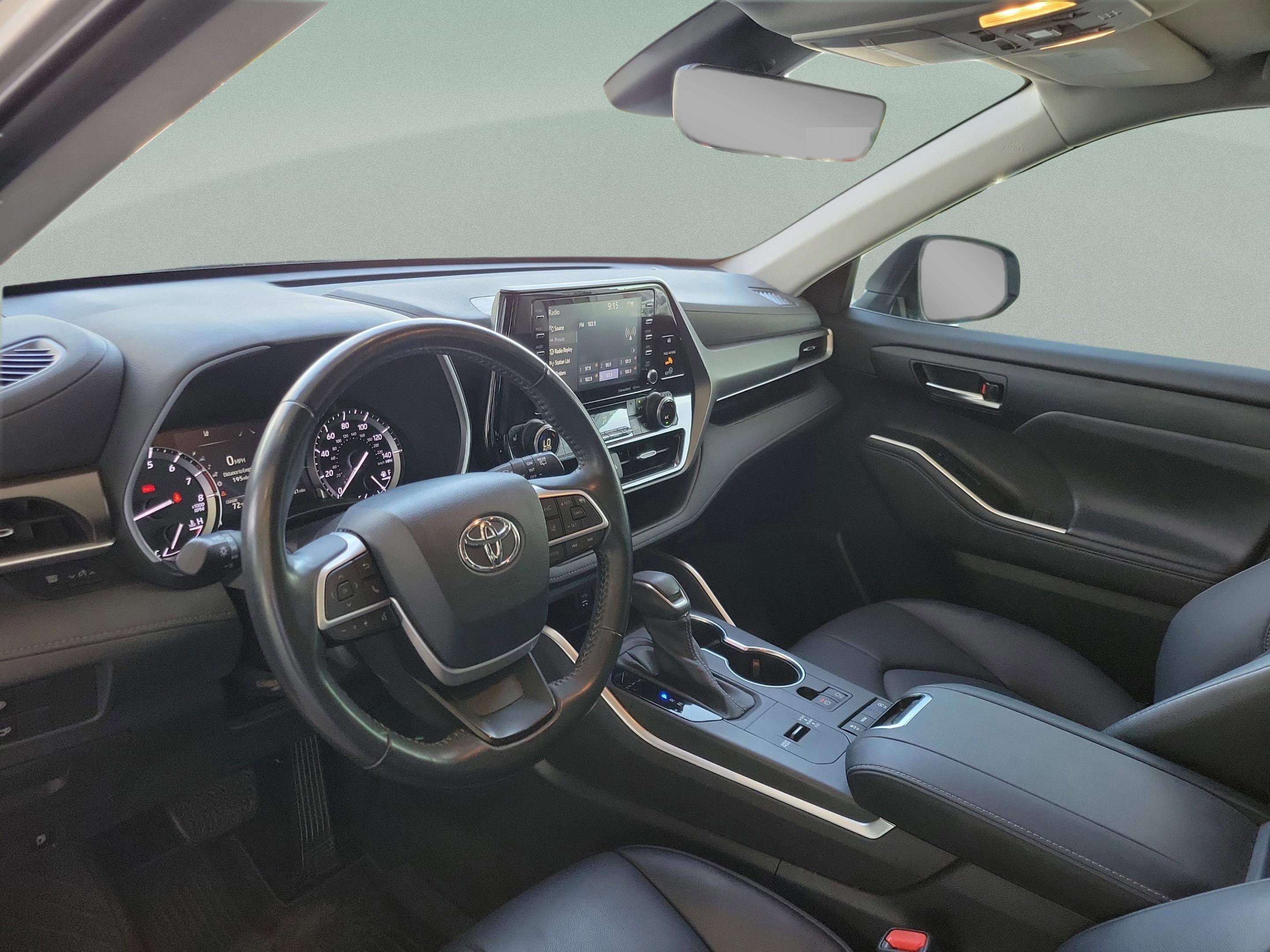 Used 2022 Toyota Highlander XLE image 12