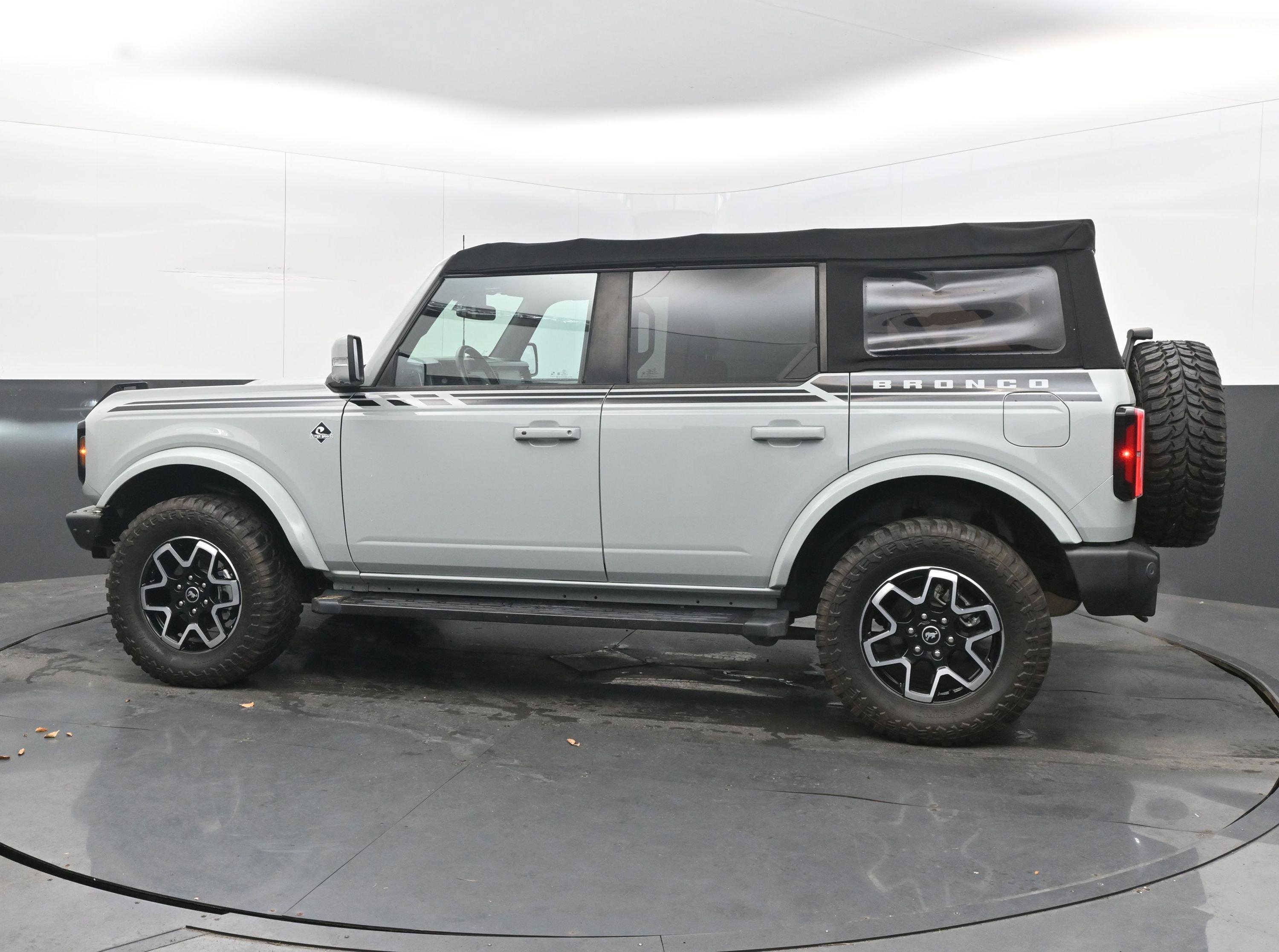 Used 2021 Ford Bronco Outer Banks image 7