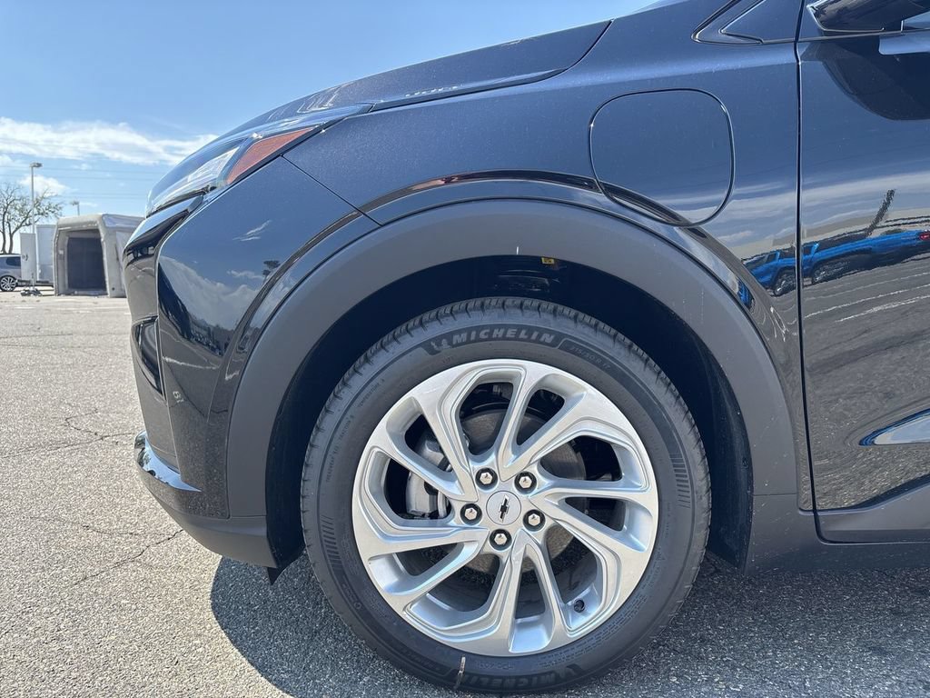 New 2027 Chevrolet Bolt LT w/ Comfort Package FWD image 33