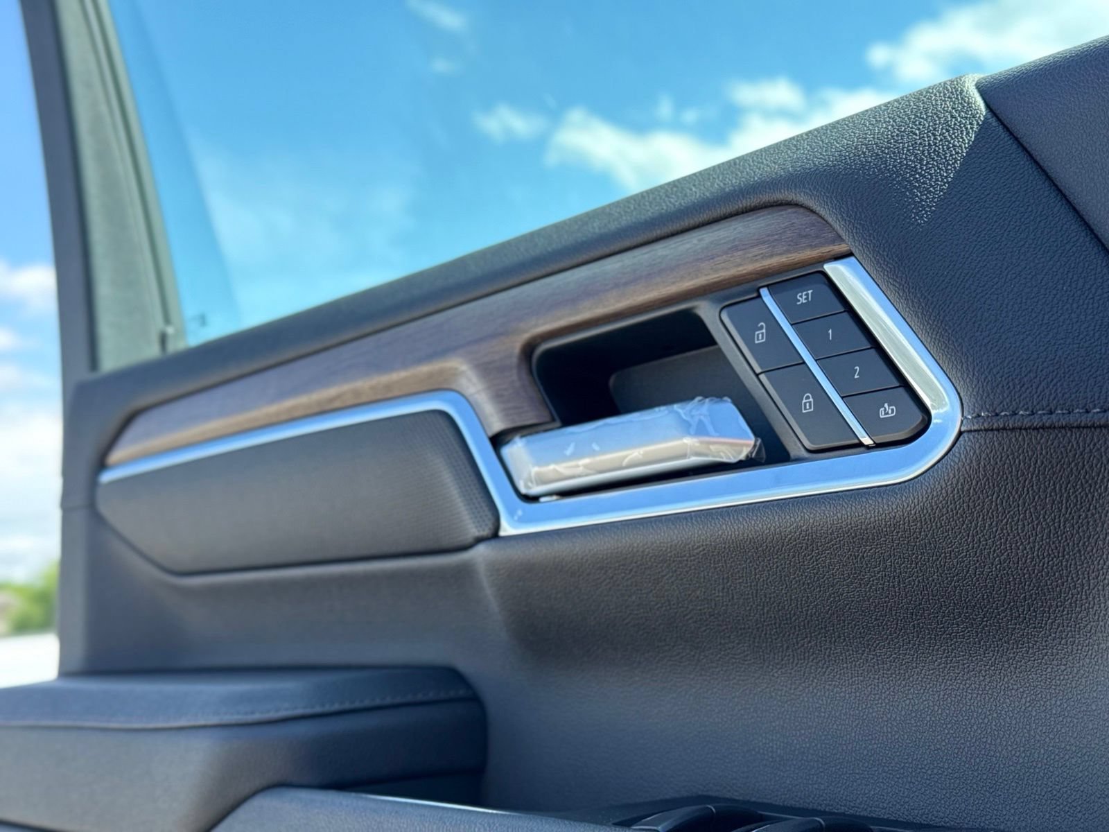 New 2026 Chevrolet Silverado 3500 High Country w/ High Country Premium Package AWD/4WD image 9