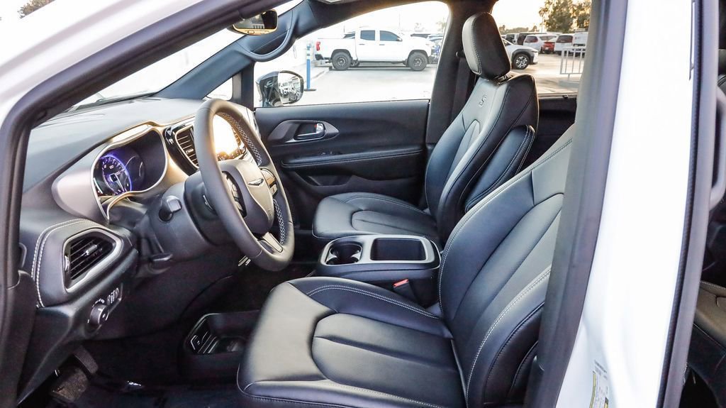 New 2026 Chrysler Pacifica Select w/ S Appearance Package image 18