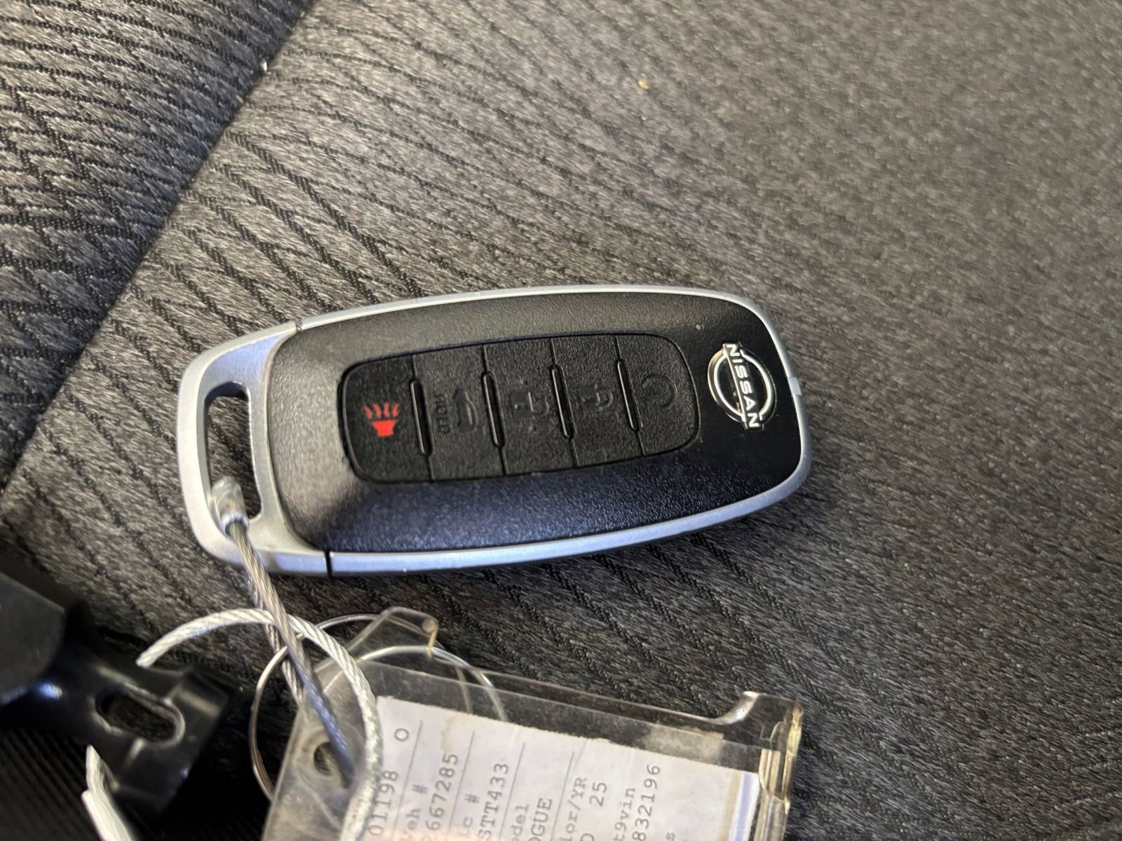 Used 2025 Nissan Rogue SV FWD image 25