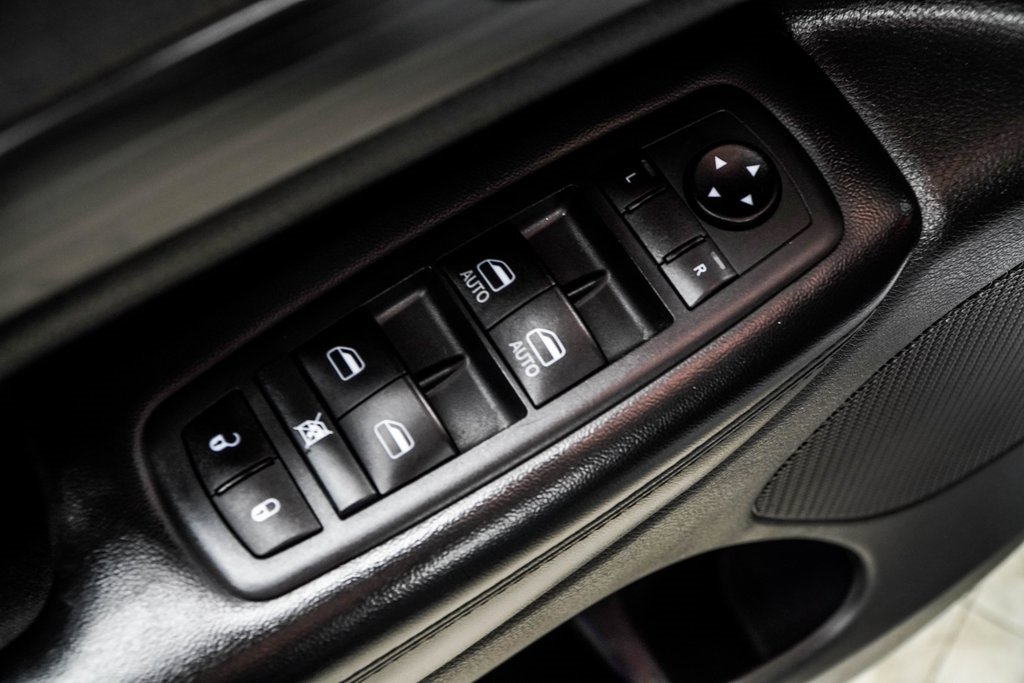 Used 2021 Jeep Grand Cherokee Laredo image 38