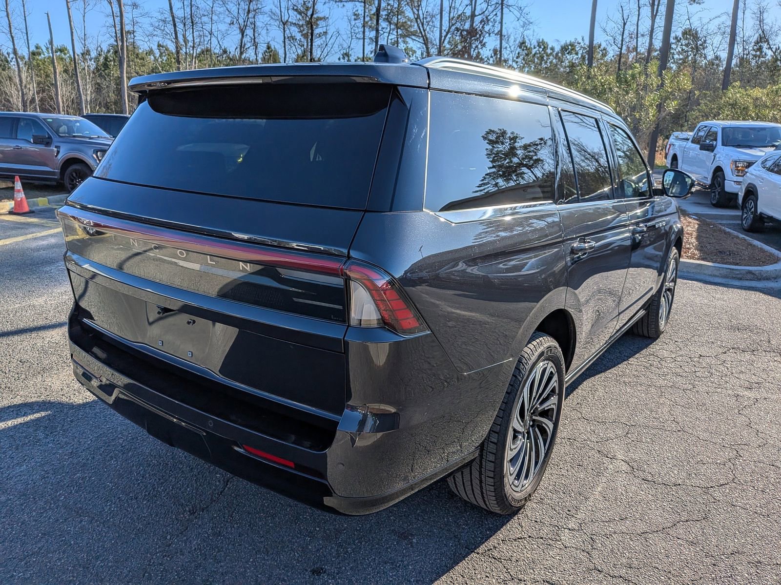 Used 2025 Lincoln Navigator Black Label image 5