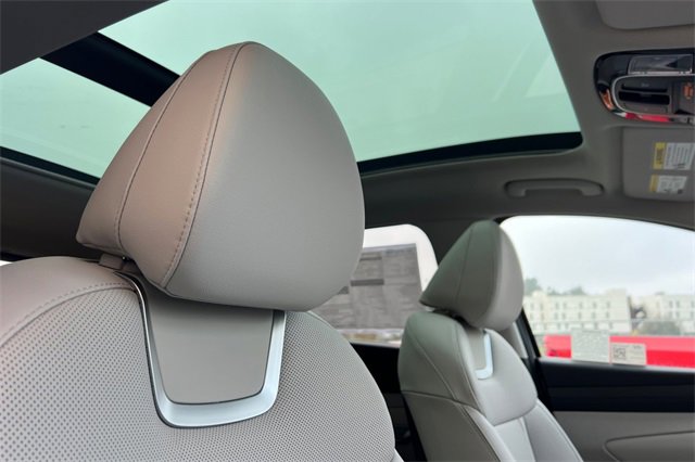 New 2025 Hyundai Tucson Limited image 17