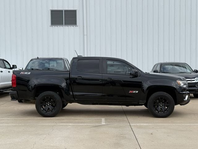 Used 2017 Chevrolet Colorado Z71 w/ Z71 Midnight Edition AWD/4WD image 3