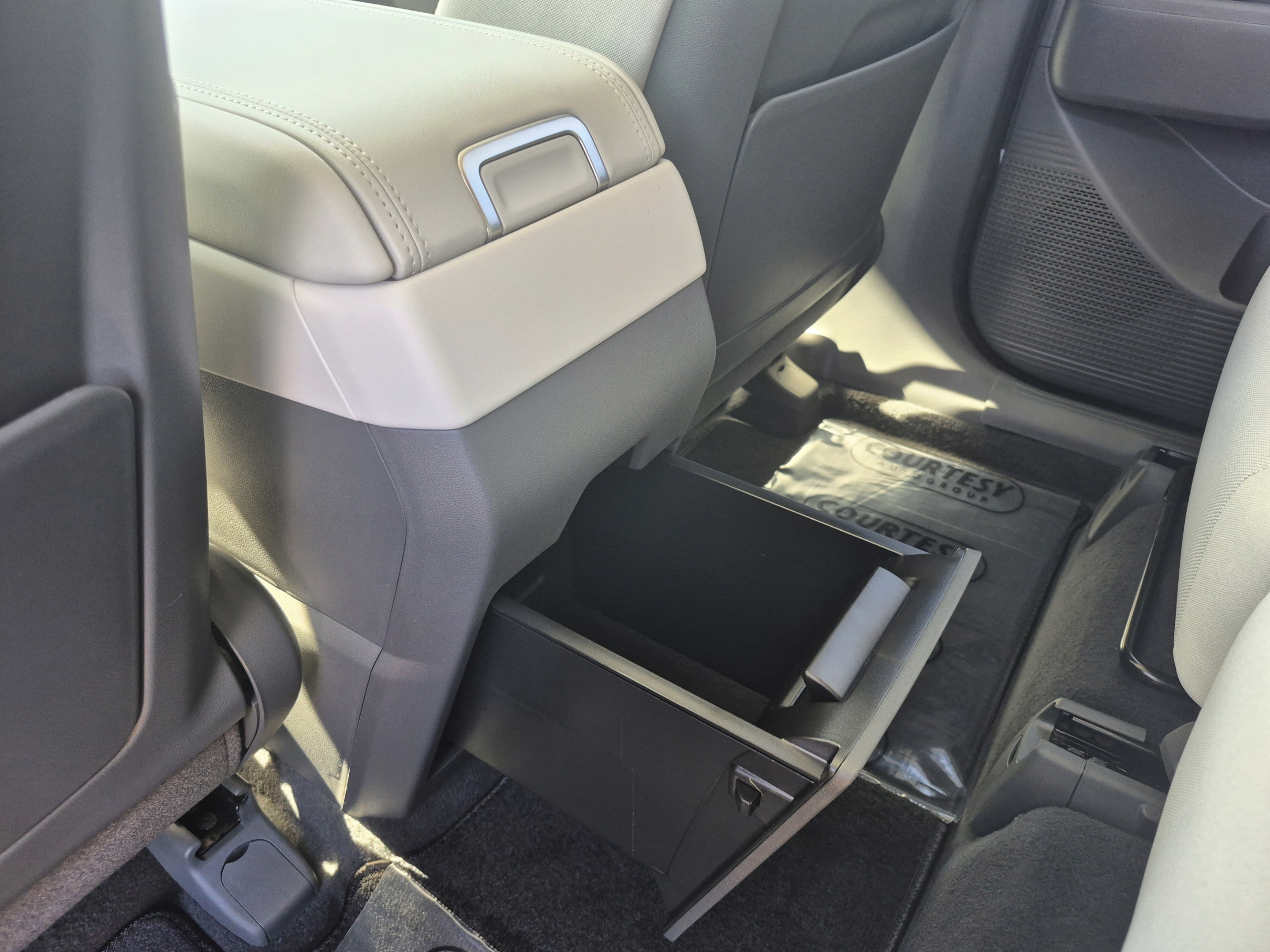 New 2027 Hyundai Santa Fe SE FWD image 16