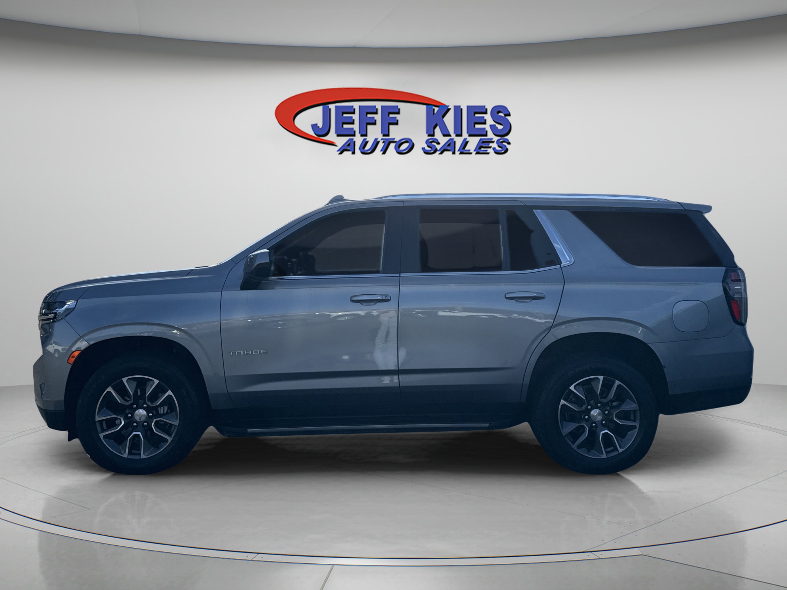 Used 2024 Chevrolet Tahoe LS w/ Driver Alert Package image 4