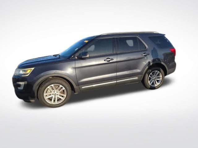 Used 2017 Ford Explorer XLT w/ Equipment Group 202A image 6