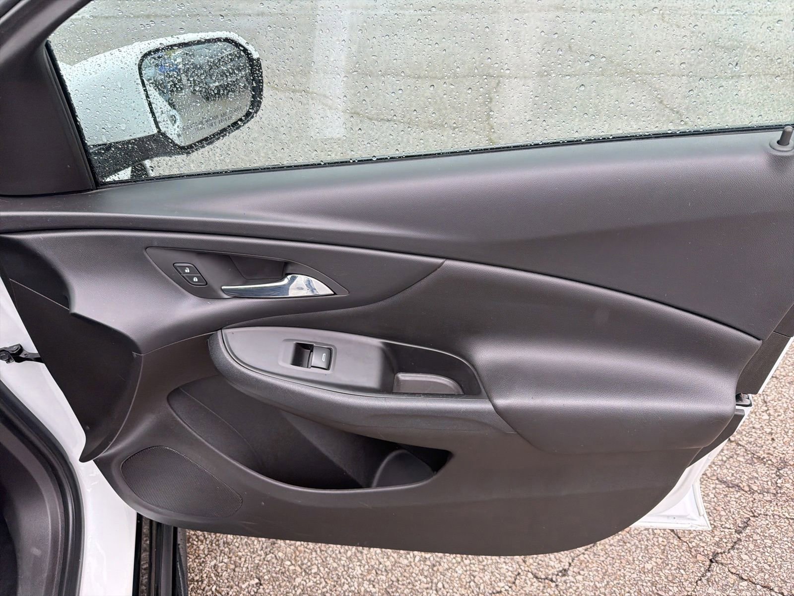 Used 2018 Chevrolet Volt Premier w/ Driver Confidence Package FWD image 21