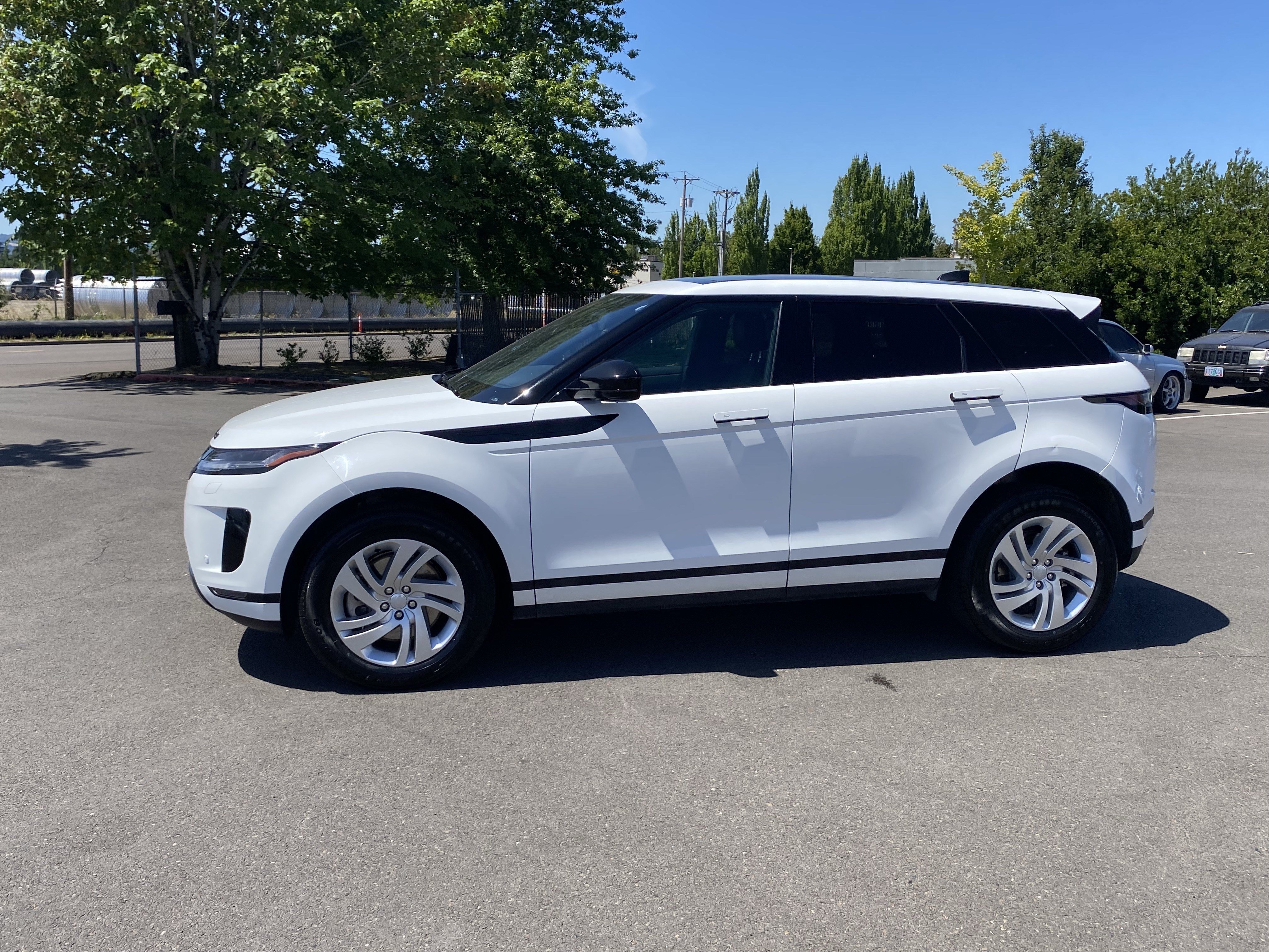 Used 2024 Land Rover Range Rover Evoque S AWD/4WD image 2