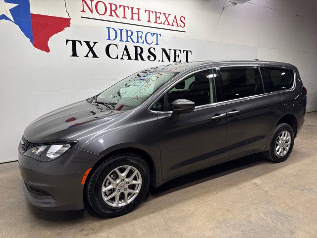 Used 2023 Chrysler Voyager LX image 11
