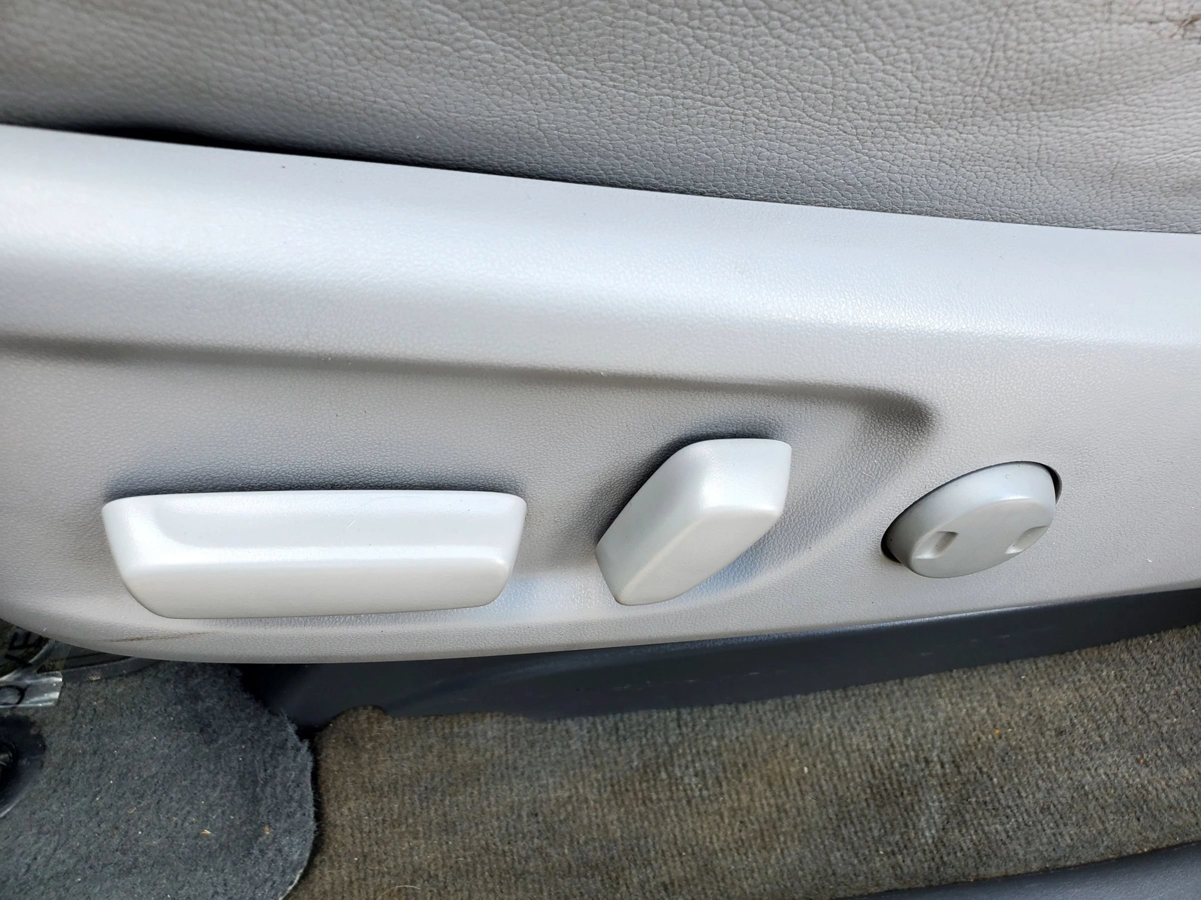 Used 2015 Toyota Sienna XLE FWD image 42