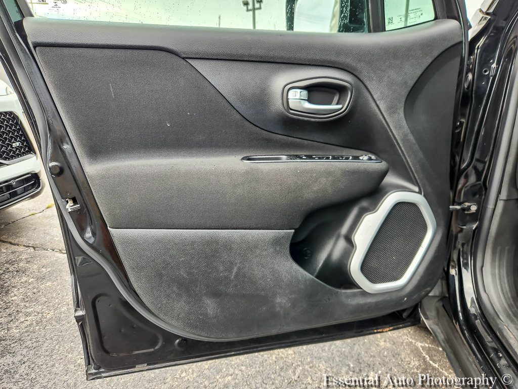 Used 2019 Jeep Renegade Latitude FWD image 15