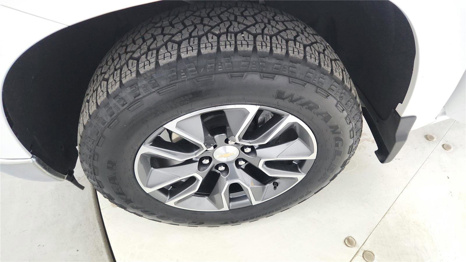 Used 2024 Chevrolet Silverado 1500 LT AWD/4WD image 29