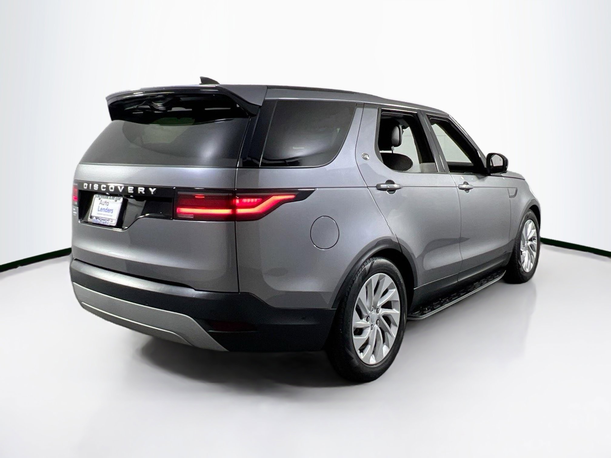 Used 2024 Land Rover Discovery S image 5