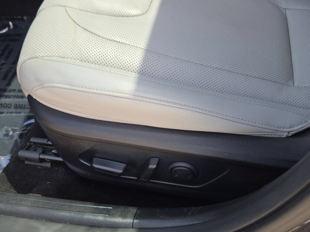 Used 2022 Hyundai Elantra Limited w/ Cargo Package FWD image 16