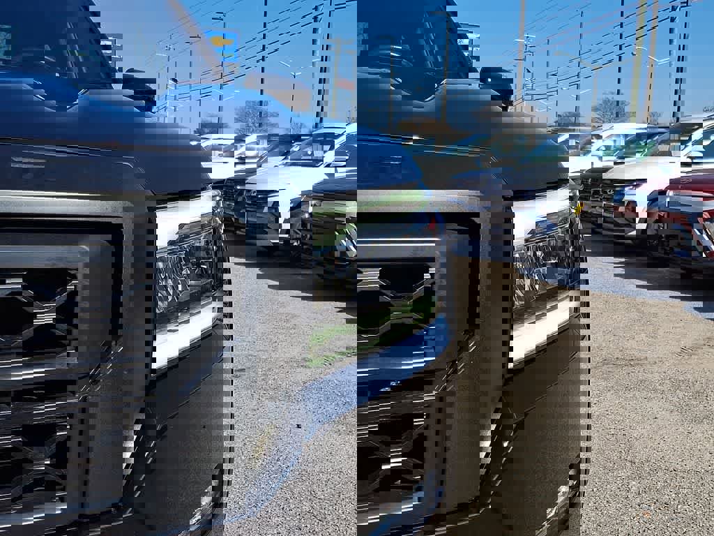 Used 2024 Nissan Frontier PRO-4X image 9