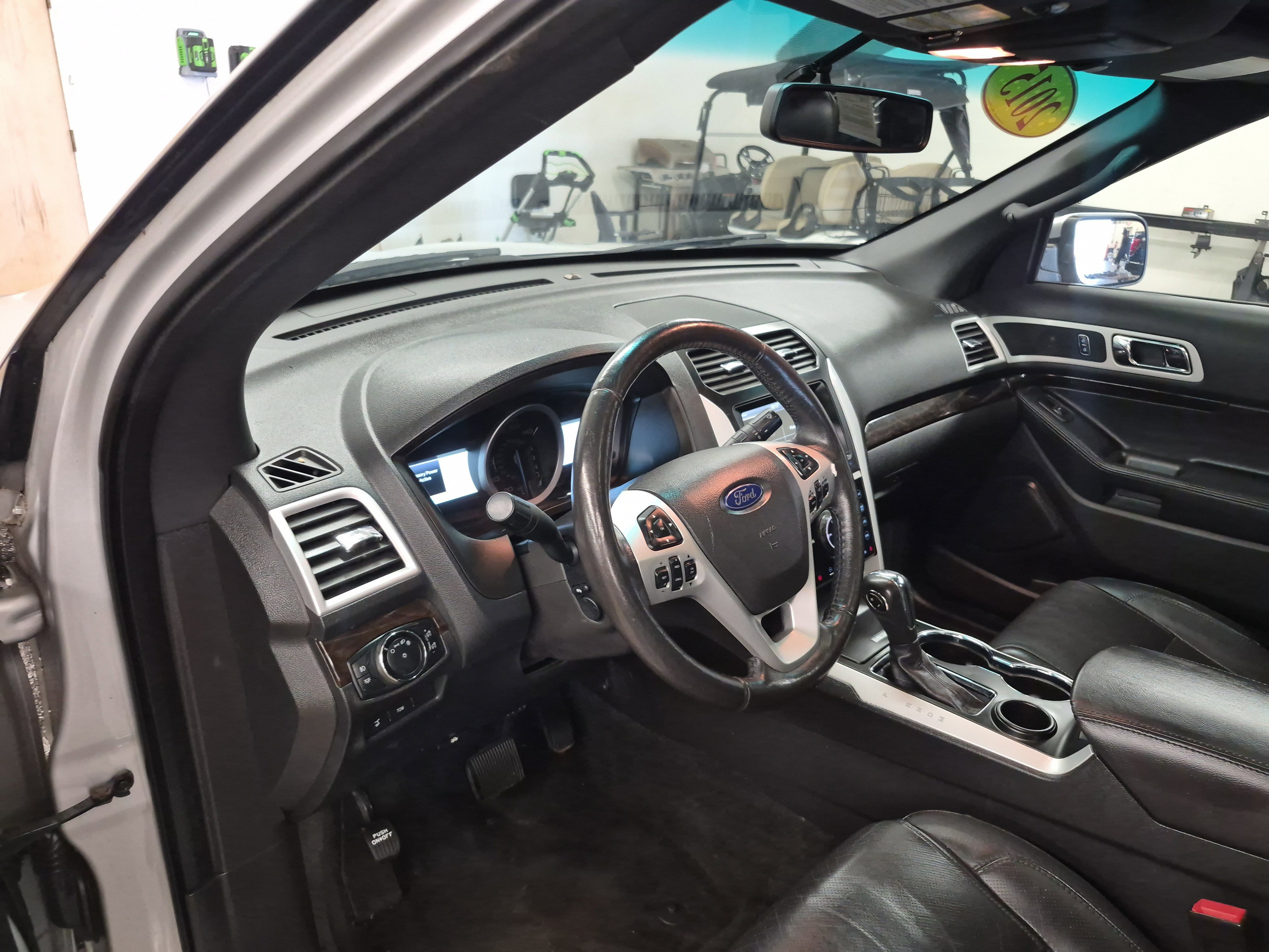 Used 2015 Ford Explorer Limited w/ Equipment Group 301A FWD image 12