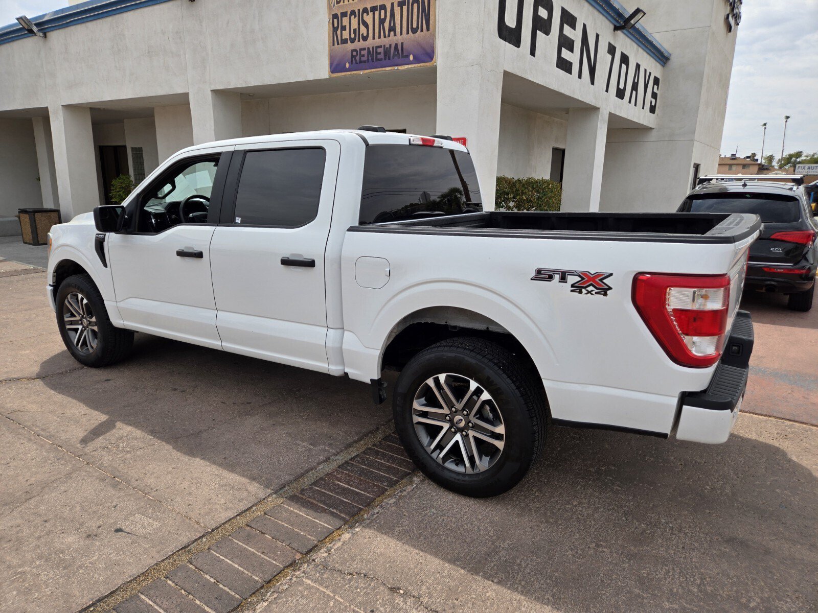 Used 2022 Ford F150 XL w/ STX Appearance Package AWD/4WD image 3
