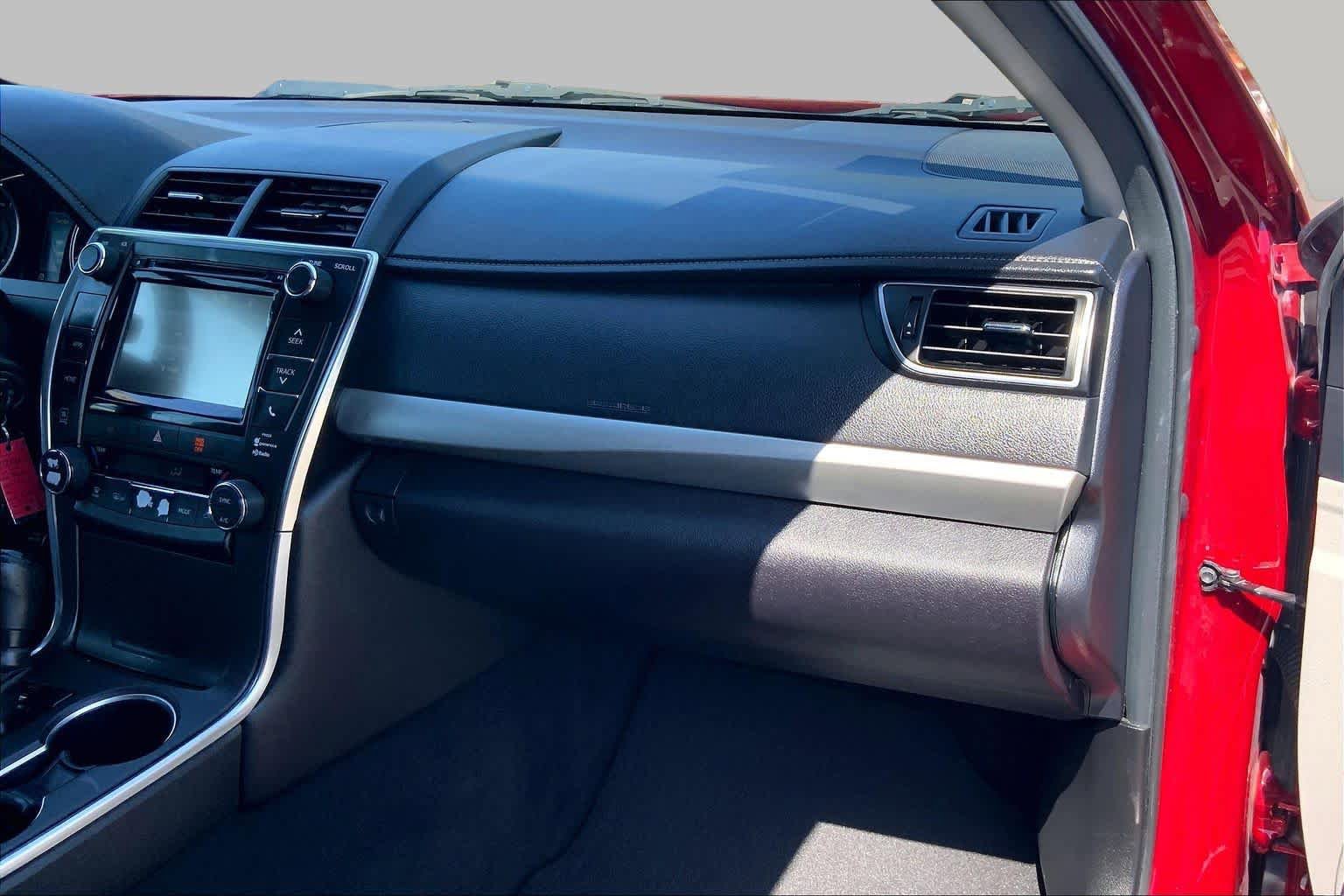 Used 2017 Toyota Camry XSE FWD image 16