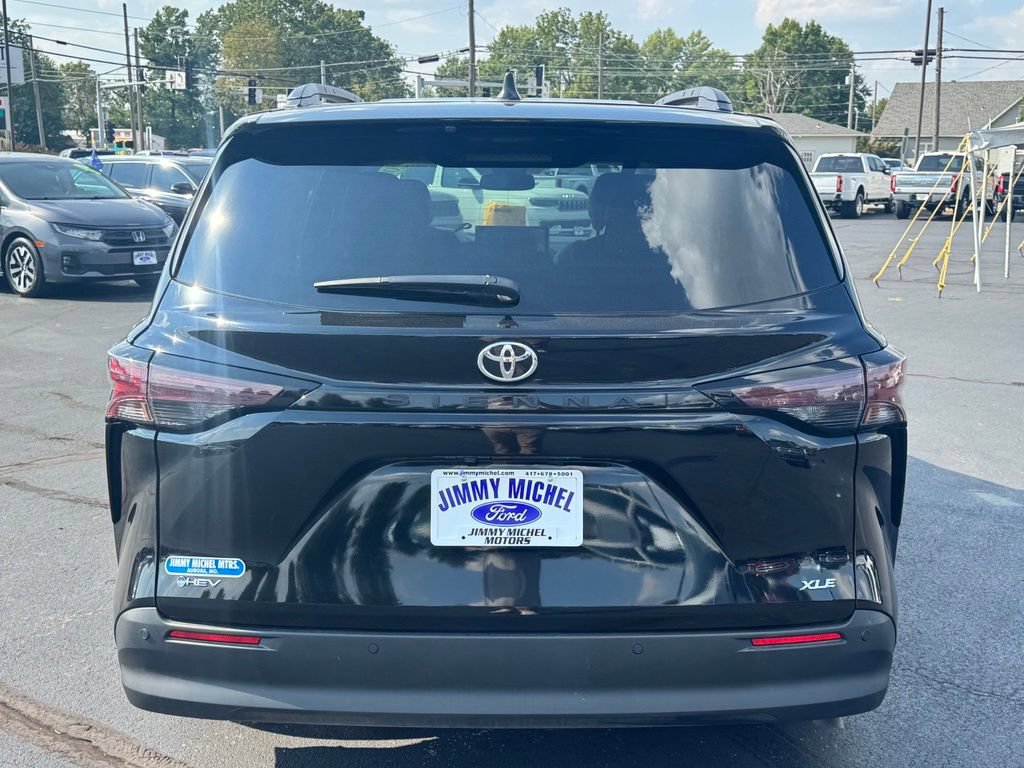 Used 2026 Toyota Sienna XLE FWD image 27