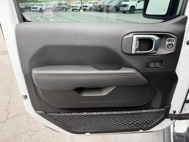 Used 2023 Jeep Gladiator Overland AWD/4WD image 12