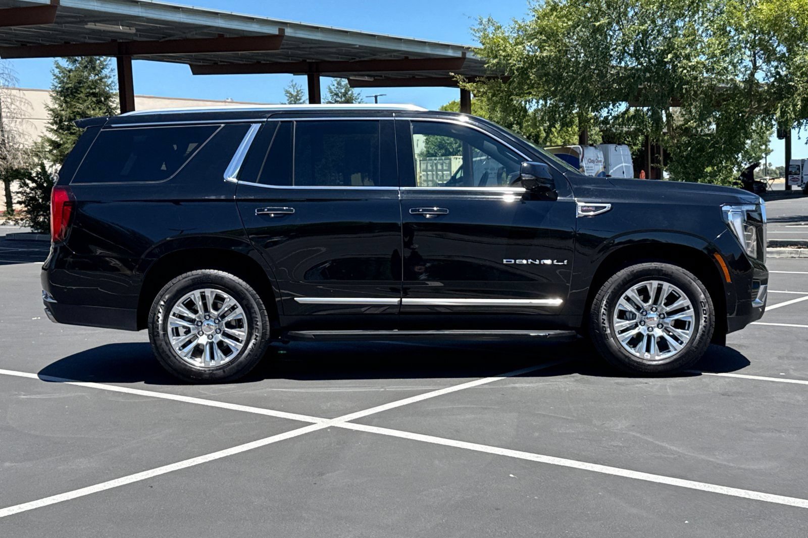 Used 2025 GMC Yukon Denali AWD/4WD image 10