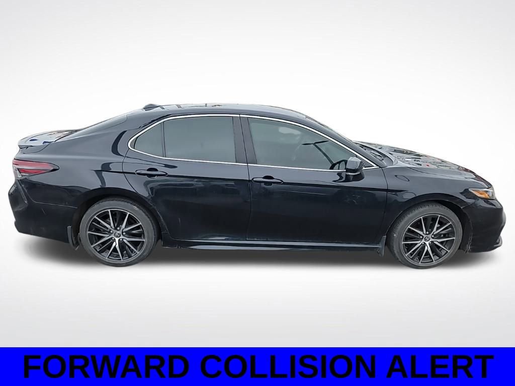 Used 2024 Toyota Camry SE image 4