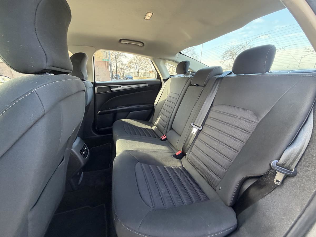 Used 2018 Ford Fusion SE w/ Fusion SE Technology Package image 17